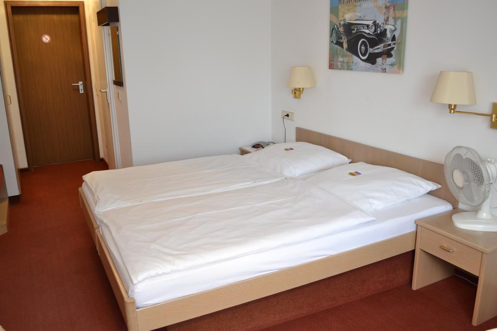Hotel Hospiz Tübingen Rum bild