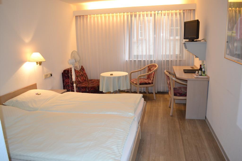 Hotel Hospiz Tübingen Rum bild