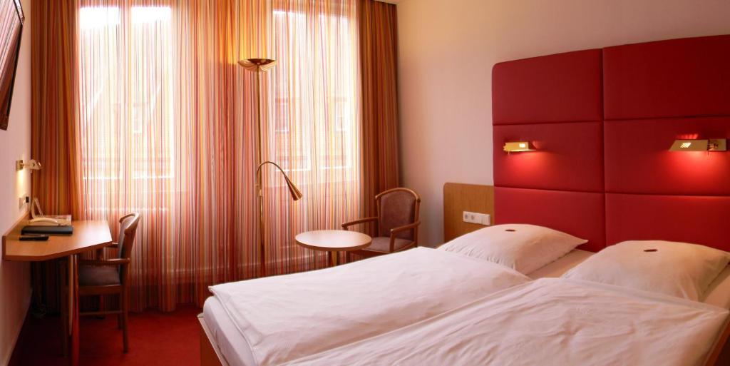 Hotel Hospiz Tübingen Rum bild